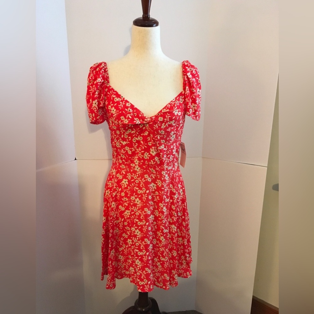 O’Neil Red Floral V-Neck Short Sleeve Dress